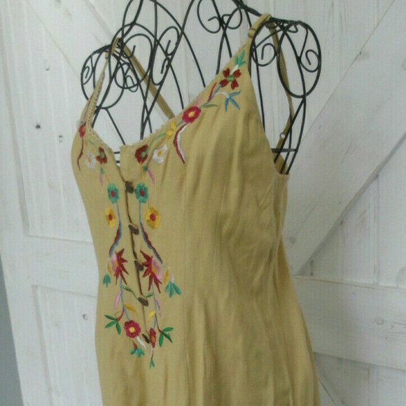 ✨ Urban Outfitters Embroidered Floral Romper - Picture 4 of 6